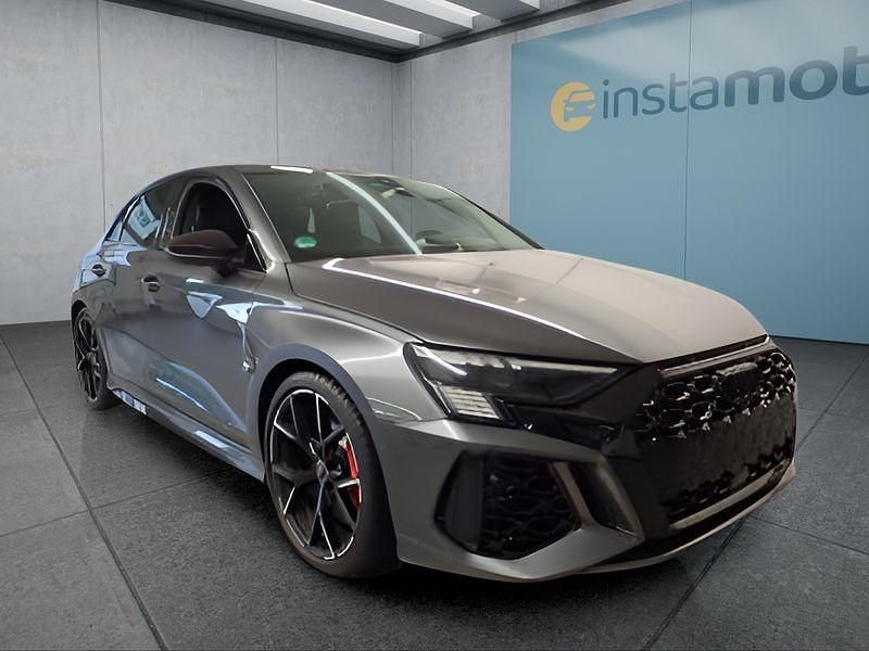 Grau Gebraucht 2024 Audi RS3 Sportback Kleinwagen | 66.049 € (Teuer) - Bild 1/4