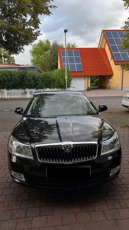 Schwarz Gebraucht 2012 Skoda Octavia Ambition Limousine | 4.000 € (Teuer) - Bild 1/4