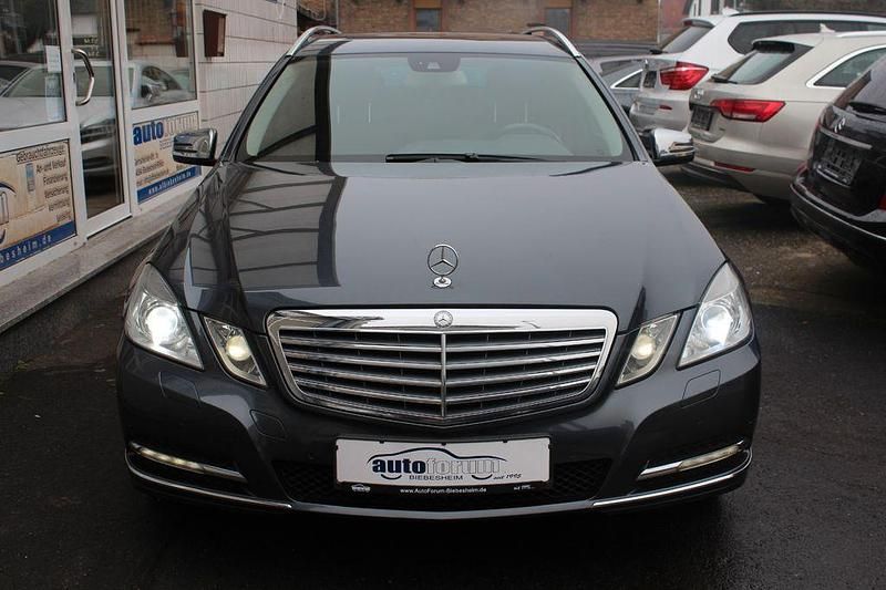 Second-hand Mercedes E250 204 CP (150 kW) 2011 Gri Berlinǎ