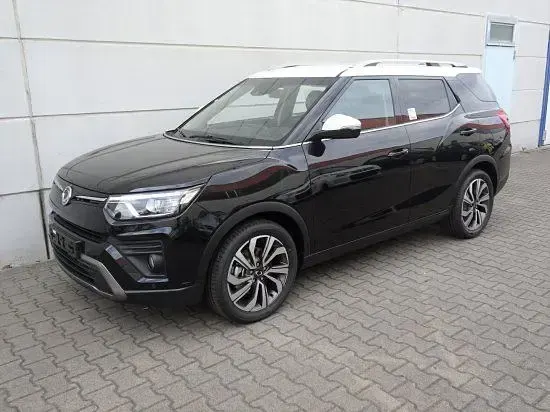 Gebraucht SsangYong Tivoli 163 PS (119 kW) 2021 Space black 2tone (met) SUV