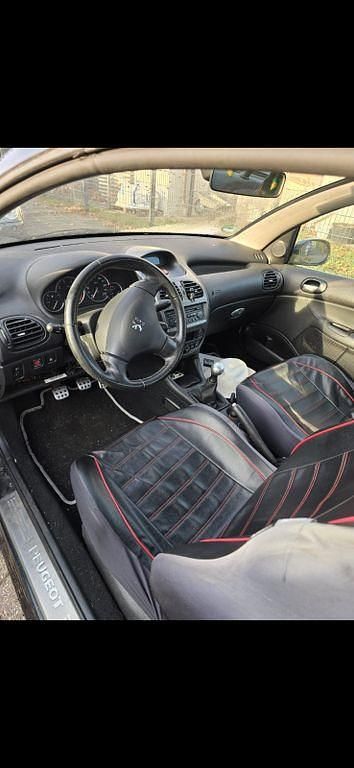 Gebraucht Peugeot 206 CC 109 PS (80 kW) 2005 Schwarz Cabrio
