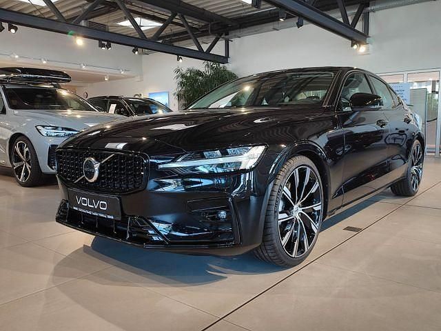 Gebraucht Volvo S60 Plus 197 PS (144 kW) 2024 Schwarz Limousine