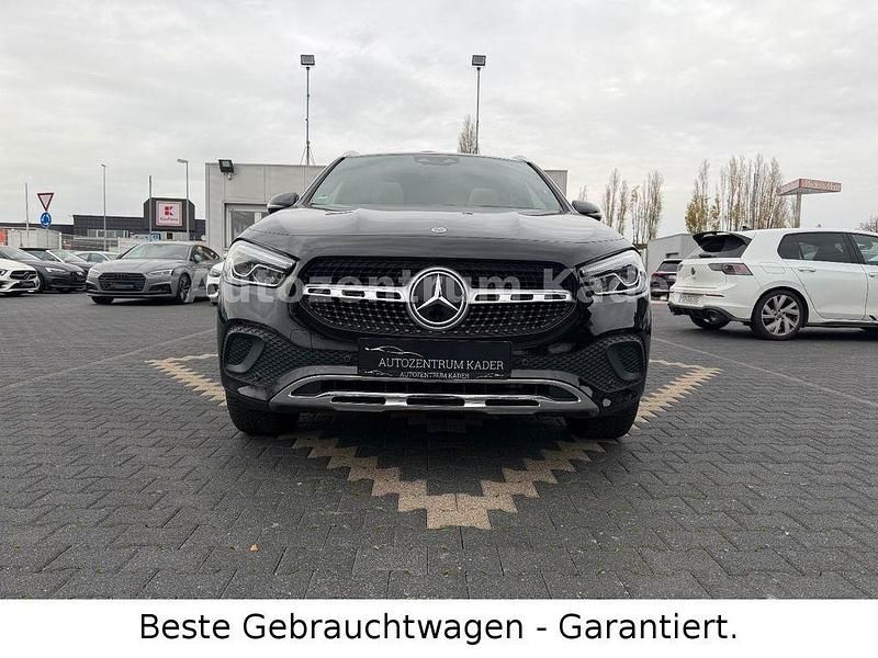 Nachtschwarz Gebraucht 2020 Mercedes GLA200 SUV | 31.900 € (Fairer Preis) - Bild 1/4