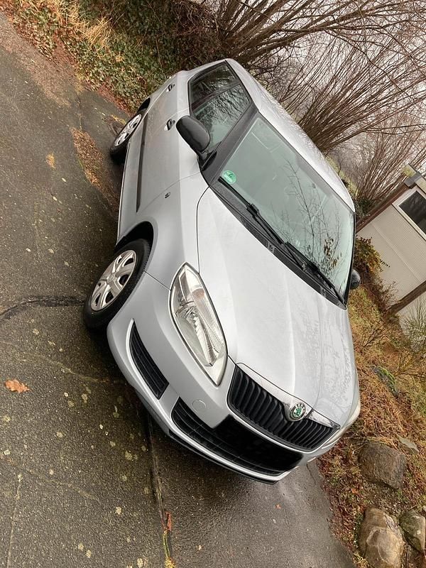 Gebraucht Skoda Fabia 44 PS (32 kW) 2010 Silber Kleinwagen