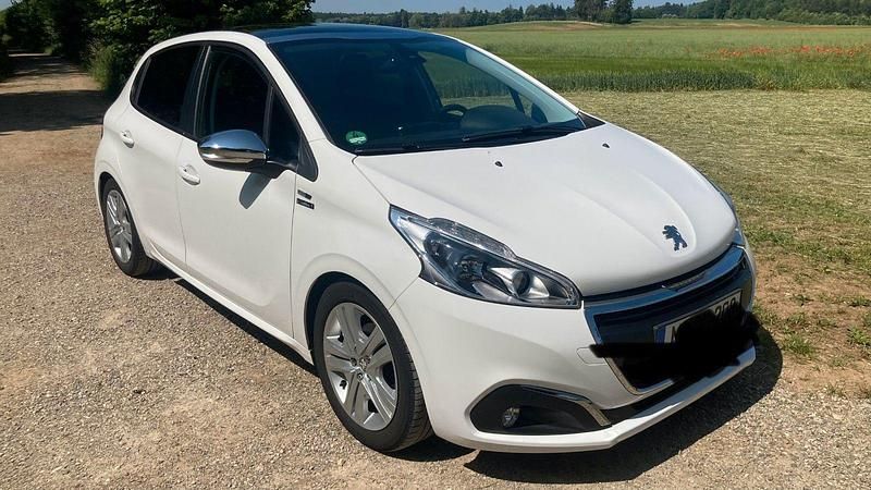 Weiß Gebraucht 2017 Peugeot 208 Style Kleinwagen | 8.800 € (Fairer Preis) - Bild 1/4