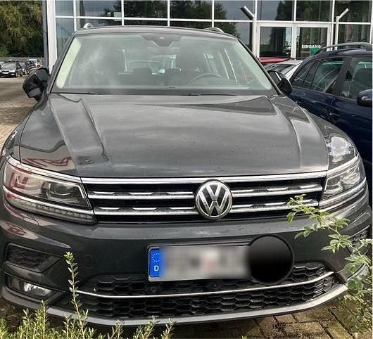 Grau Gebraucht 2018 VW Tiguan SUV | 27.500 € - Bild 1/4