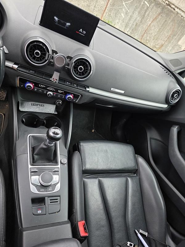 Gebraucht Audi A3 Sport 110 PS (80 kW) 2017 Blau Limousine