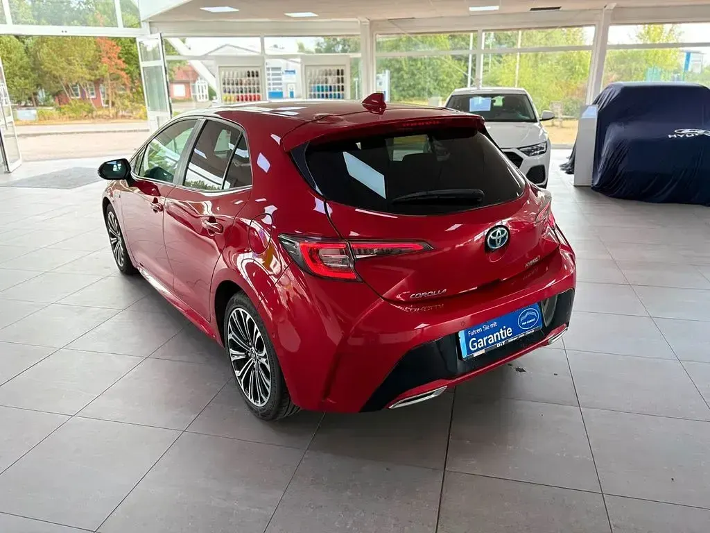 Gebraucht Toyota Corolla Club 184 PS (135 kW) 2019 Rot Limousine