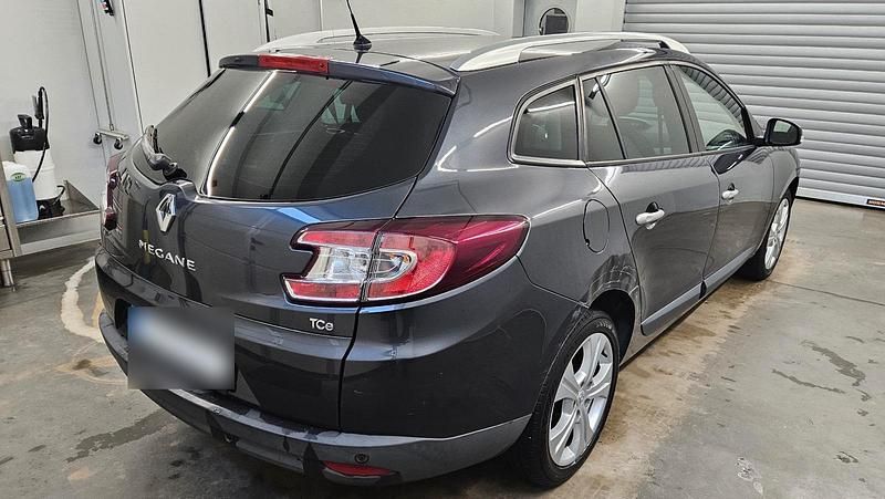 Gebraucht Renault Mégane GrandTour Dynamique 131 PS (96 kW) 2011 Grau Kombi