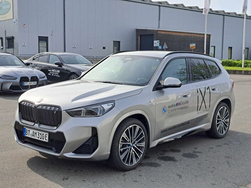 Gebraucht BMW iX1 M Sport 225 kW (306 PS) 2023 Grau SUV