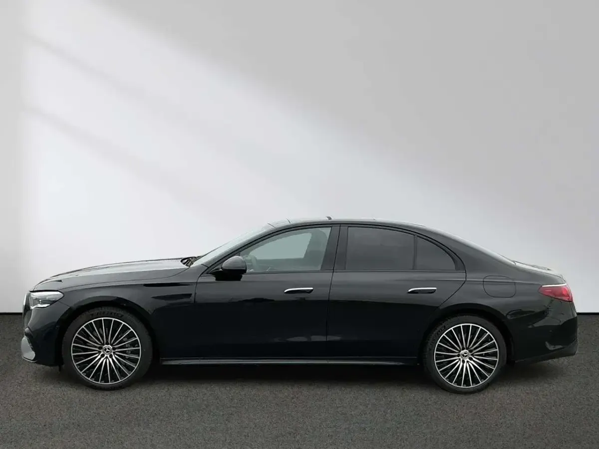 Second-hand Mercedes E300 AMG 313 CP (230 kW) 2026 Negru Berlinǎ