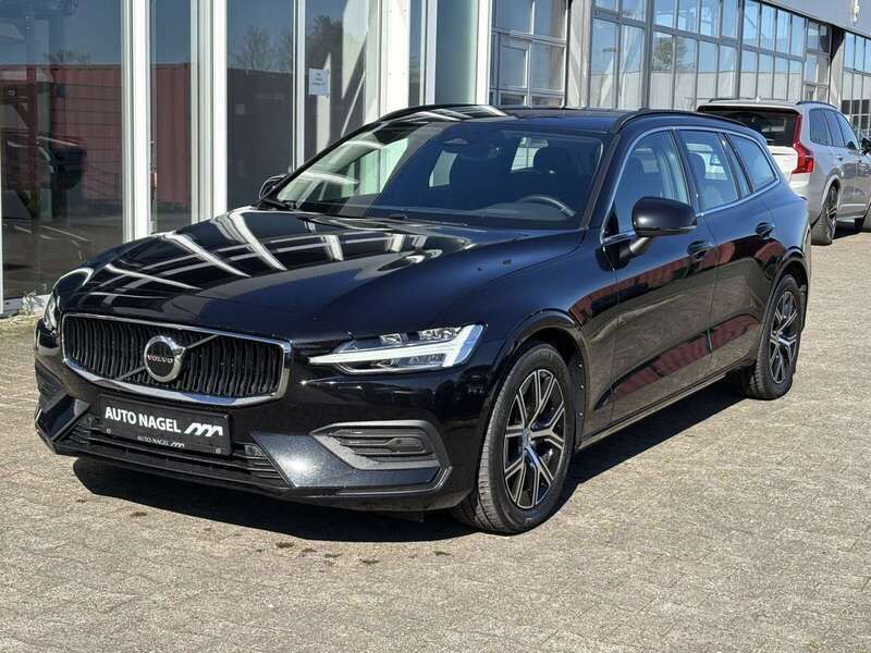 Gebraucht Volvo V60 Core 197 PS (144 kW) 2022 Onyx black / Kombi