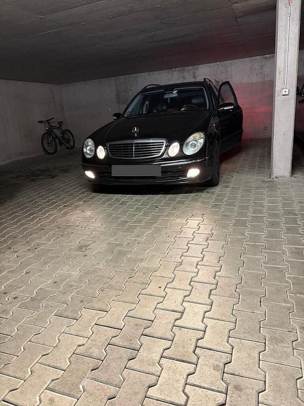 Schwarz Gebraucht 2005 Mercedes E280 Kombi | 3.000 € (Fairer Preis) - Bild 1/4