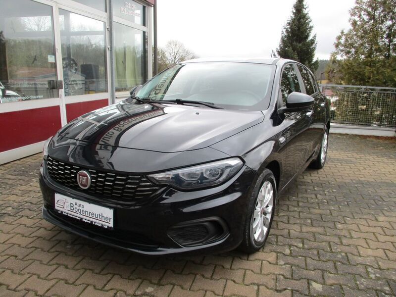 Schwarz Gebraucht 2017 Fiat Tipo Easy Limousine | 9.995 € (Etwas zu teuer) - Bild 1/4