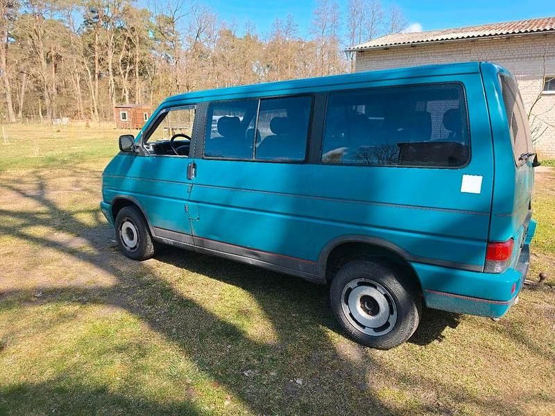 Usado VW Multivan 110 HP (80 kW) 1995 Verde Monovolume