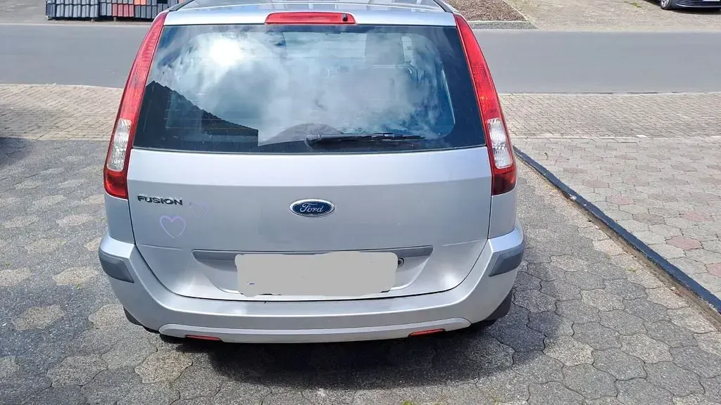 Gebraucht Ford Fusion Ambiente 80 PS (58 kW) 2009 Silber Kleinwagen