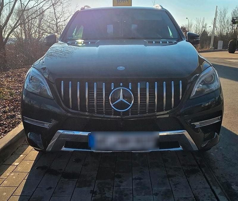 Schwarz Gebraucht 2013 Mercedes ML350 SUV | 23.900 € (Etwas zu teuer) - Bild 1/4