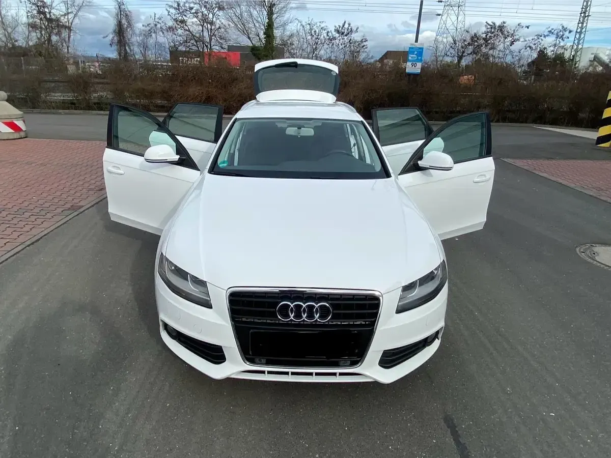 Używany Audi A4 Attraction 160 KM (117 kW) 2008 Biały Kombi