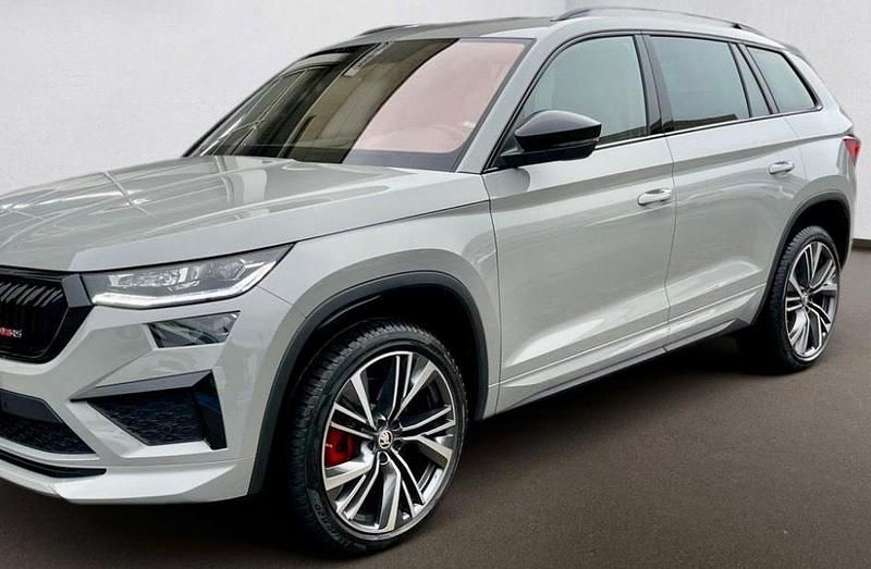 Grau Gebraucht 2024 Skoda Kodiaq RS SUV | 43.750 € (Fairer Preis) - Bild 1/4