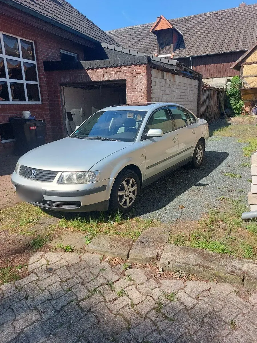 Gebraucht VW Passat 100 PS (73 kW) 1999 Silber Limousine