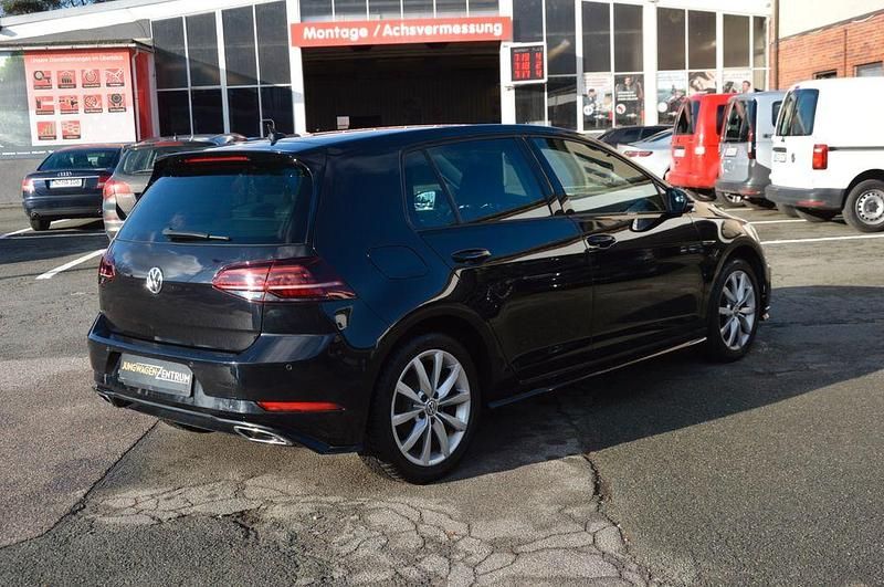 Gebraucht VW Golf VII Highline 150 PS (110 kW) 2017 Schwarz Limousine