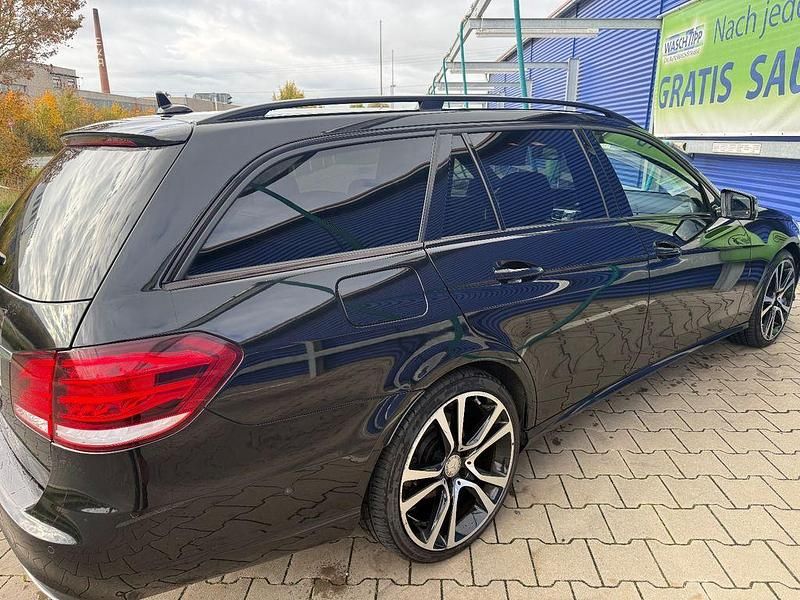 Gebraucht Mercedes E350 Night 258 PS (189 kW) 2015 Schwarz Kombi