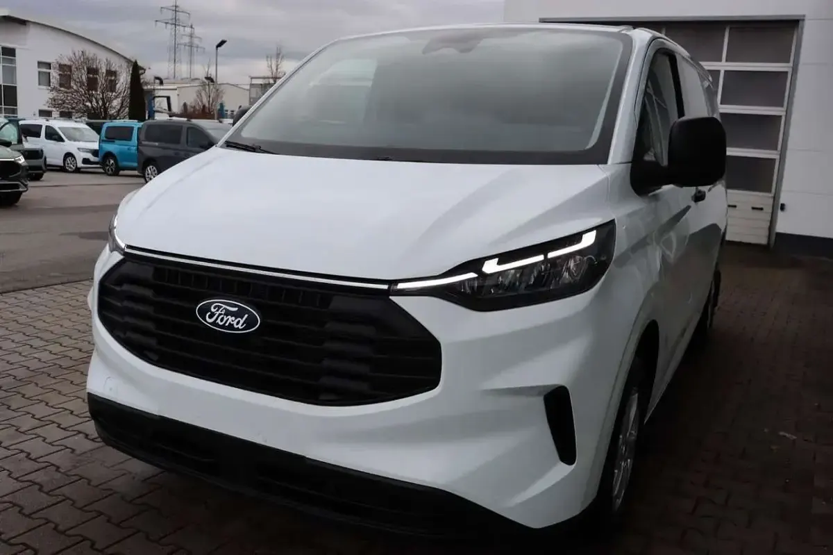 Gebraucht Ford Transit Custom Trend 136 PS (100 kW) 2025 Frozen white Van / Kleinbus