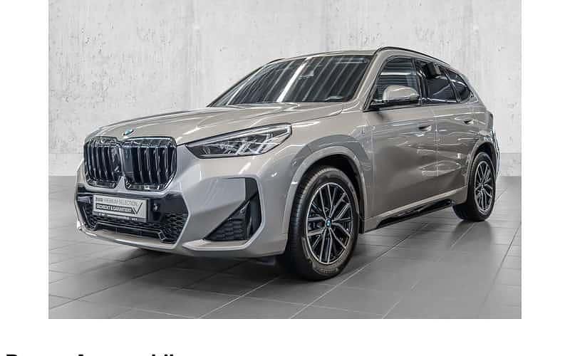 Weiß Gebraucht 2024 BMW X1 Luxury Line SUV | 38.995 € (Fairer Preis) - Bild 1/4