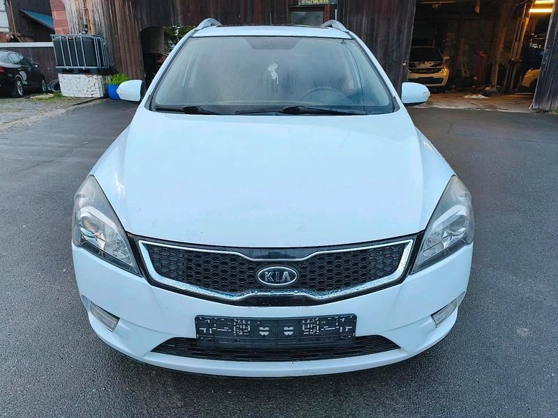 Gebraucht Kia Ceed 140 PS (102 kW) 2010 Weiß Kleinwagen