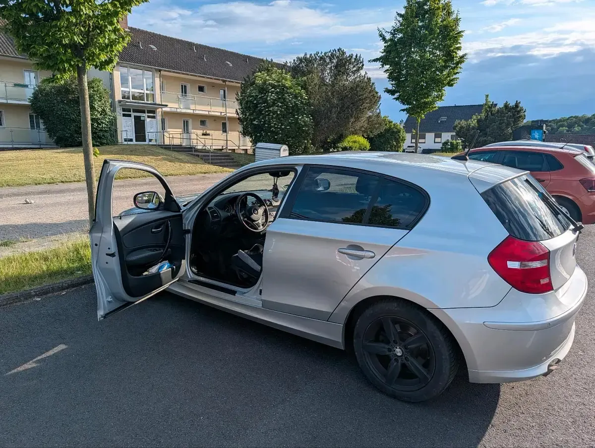 Gebraucht BMW 116 122 PS (89 kW) 2010 Grau Kleinwagen