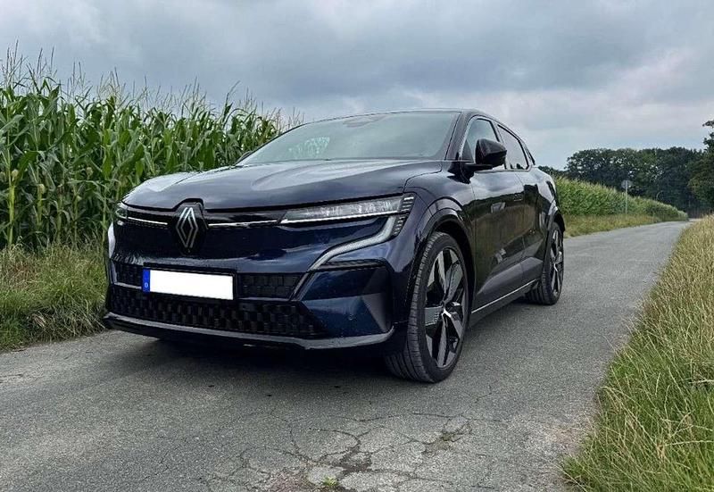 Blau Gebraucht 2022 Renault Mégane Techno Limousine | 23.499 € (Guter Preis) - Bild 1/4