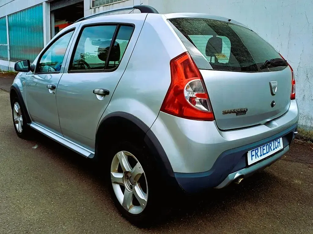 Używany Dacia Sandero Stepway 87 KM (63 kW) 2011 Szary Sedan/Limuzyna