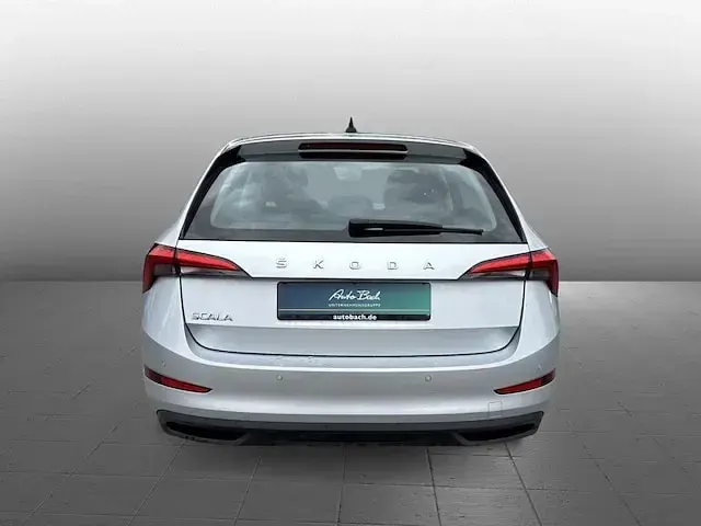 Gebraucht Skoda Scala Cool Plus 95 PS (69 kW) 2022 Brillantsilber metallic Kleinwagen