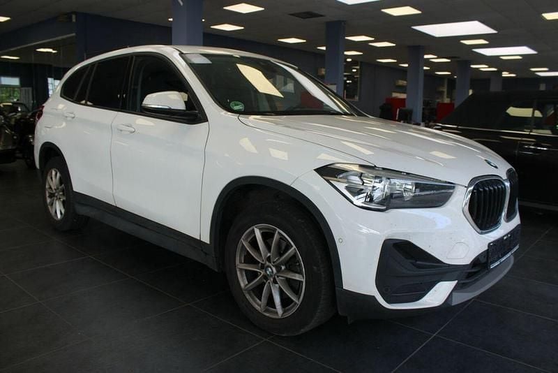 Weiß Gebraucht 2022 BMW X1 Advantage SUV | 23.980 € (Fairer Preis) - Bild 1/4