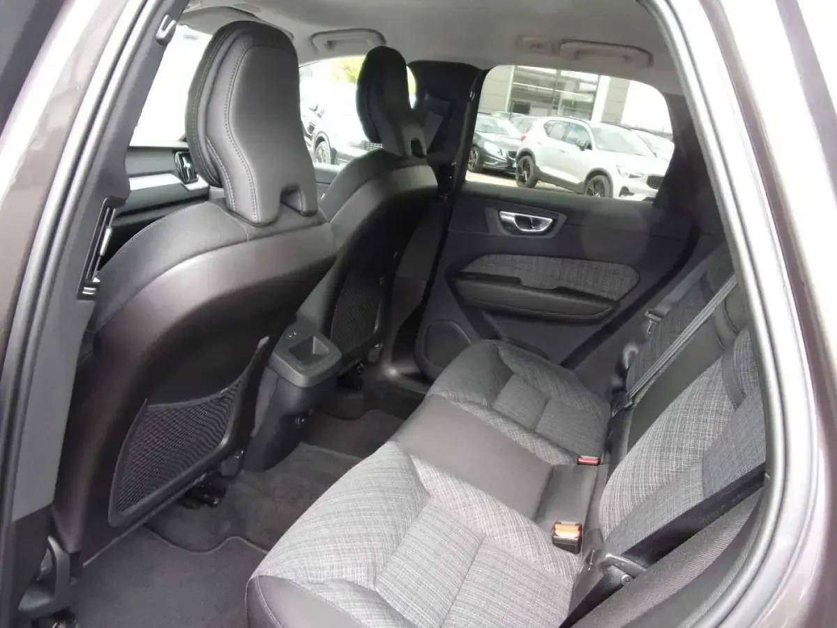 Gebraucht Volvo XC60 145 PS (106 kW) 2023 SUV