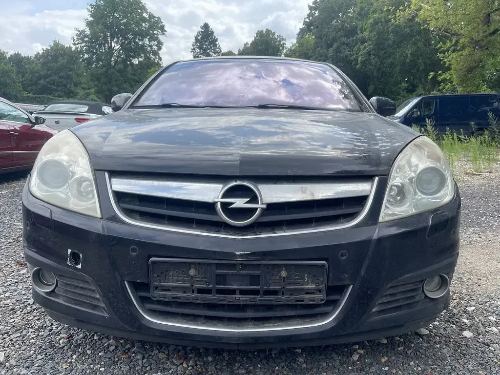 Gebraucht Opel Signum Edition 155 PS (114 kW) 2007 Schwarz Kleinwagen