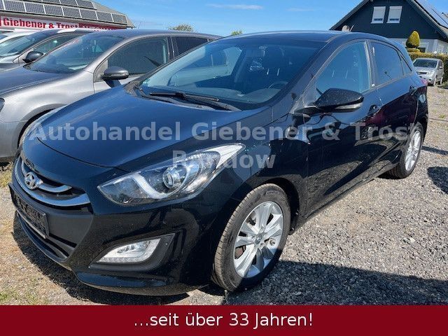 Gebraucht Hyundai i30 GO! 90 PS (66 kW) 2015 Schwarz Limousine