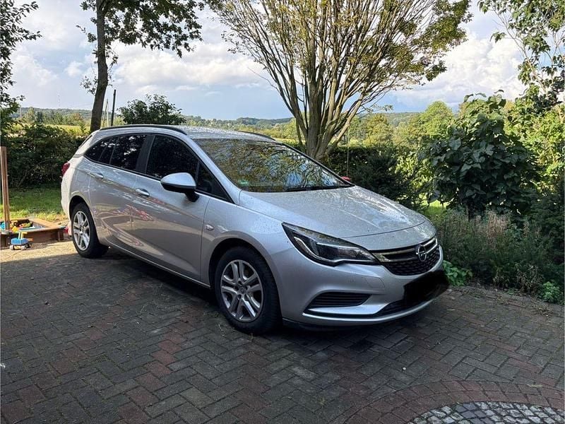 Silber Gebraucht 2016 Opel Astra Edition Kombi | 7.999 € (Superpreis) - Bild 1/4
