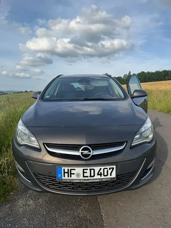 Gebraucht Opel Astra 131 PS (96 kW) 2013 Grau Kombi