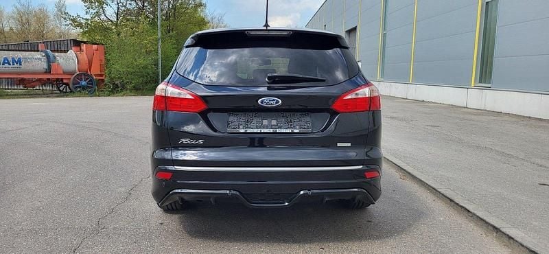 Usado Ford Focus ST-Line 125 CV (91 kW) 2014 Negro Familiar