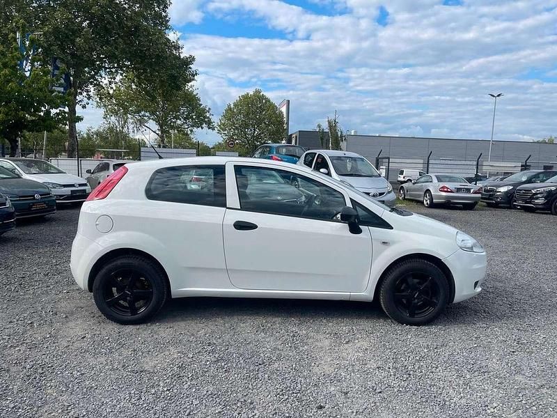 Colore esterno (bianco divino) Gebraucht 2011 Fiat Grande Punto Basis Kleinwagen | 2.999 € (Fairer Preis) - Bild 1/4