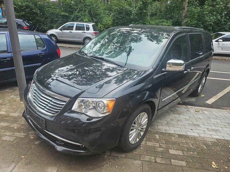 Schwarz Gebraucht 2012 Chrysler Grand Voyager Van / Kleinbus | 13.900 € (Teuer) - Bild 1/4