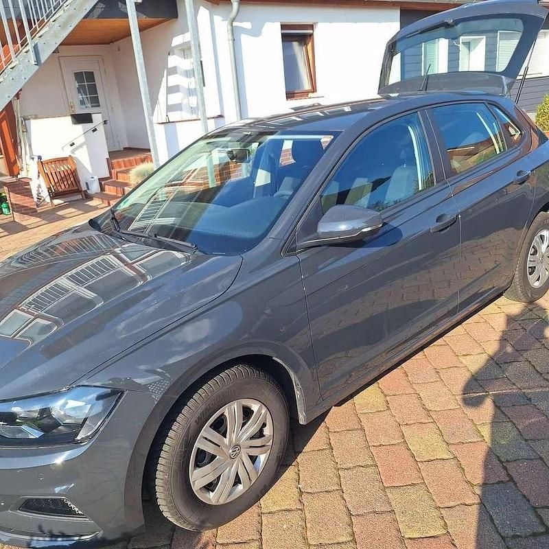Grau Gebraucht 2020 VW Polo Trendline Limousine | 12.699 € (Guter Preis) - Bild 1/4
