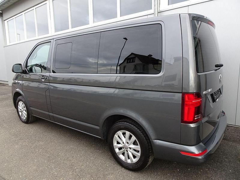 Gebraucht VW Multivan 150 PS (110 kW) 2020 Grau Van