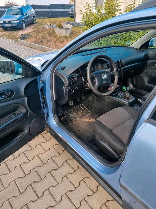 Gebraucht VW Passat 101 PS (74 kW) 2000 Blau Kombi