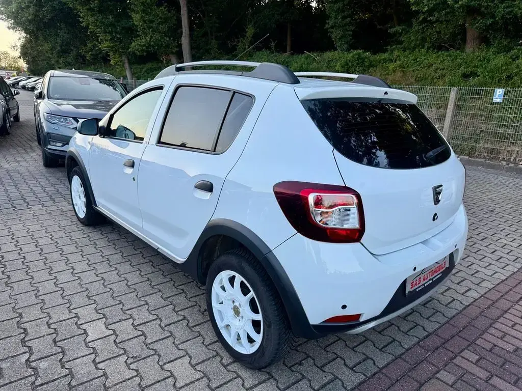 Gebraucht Dacia Sandero Prestige 90 PS (66 kW) 2015 Weiß SUV