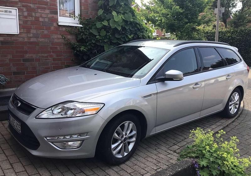 Silber Gebraucht 2012 Ford Mondeo Champions Edition Kombi | 5.600 € (Fairer Preis) - Bild 1/2