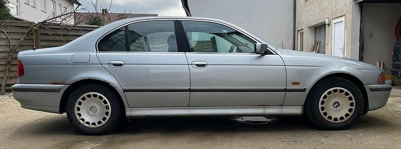 Gebraucht BMW 520 150 PS (110 kW) 1998 Silber Limousine