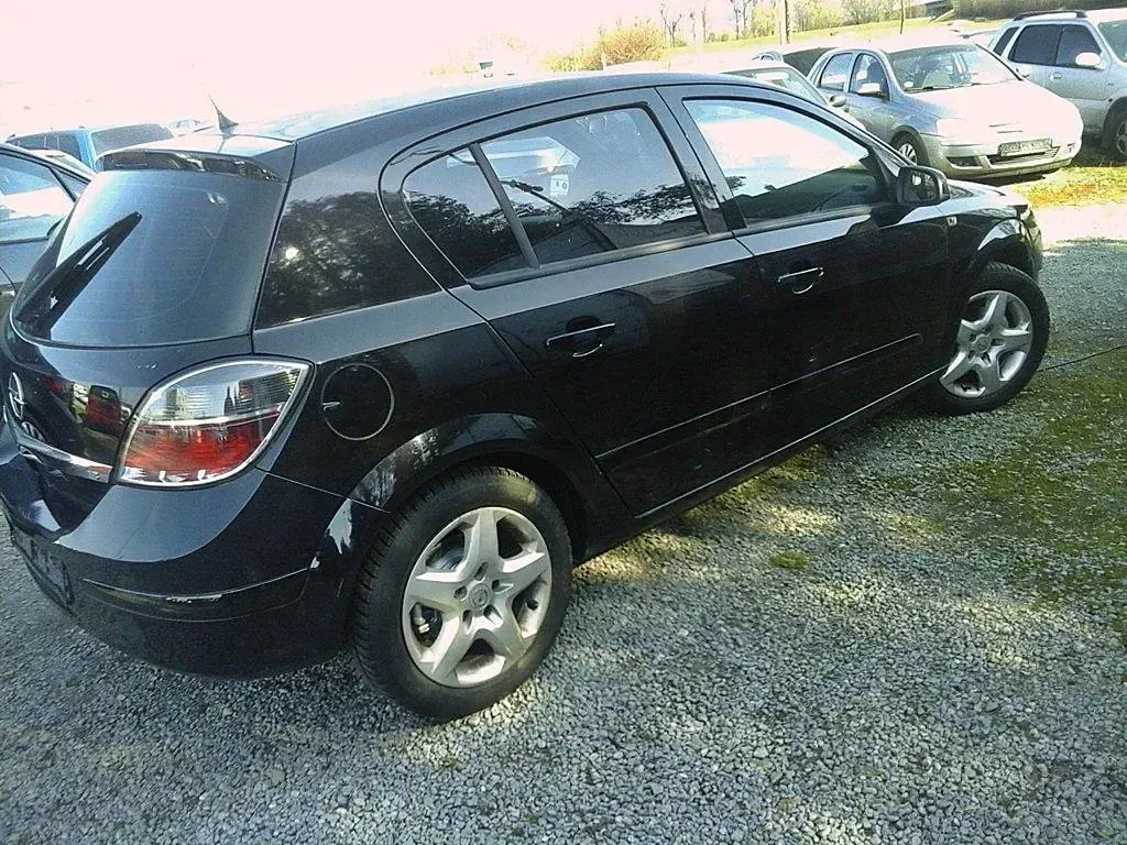 Gebraucht Opel Astra Edition 140 PS (102 kW) 2007 Schwarz Kleinwagen