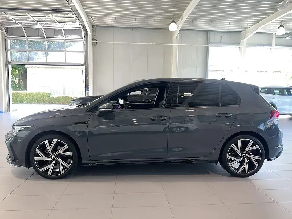 Gebraucht VW Golf VIII R-line 131 PS (96 kW) 2024 Delfingrau metallic Limousine